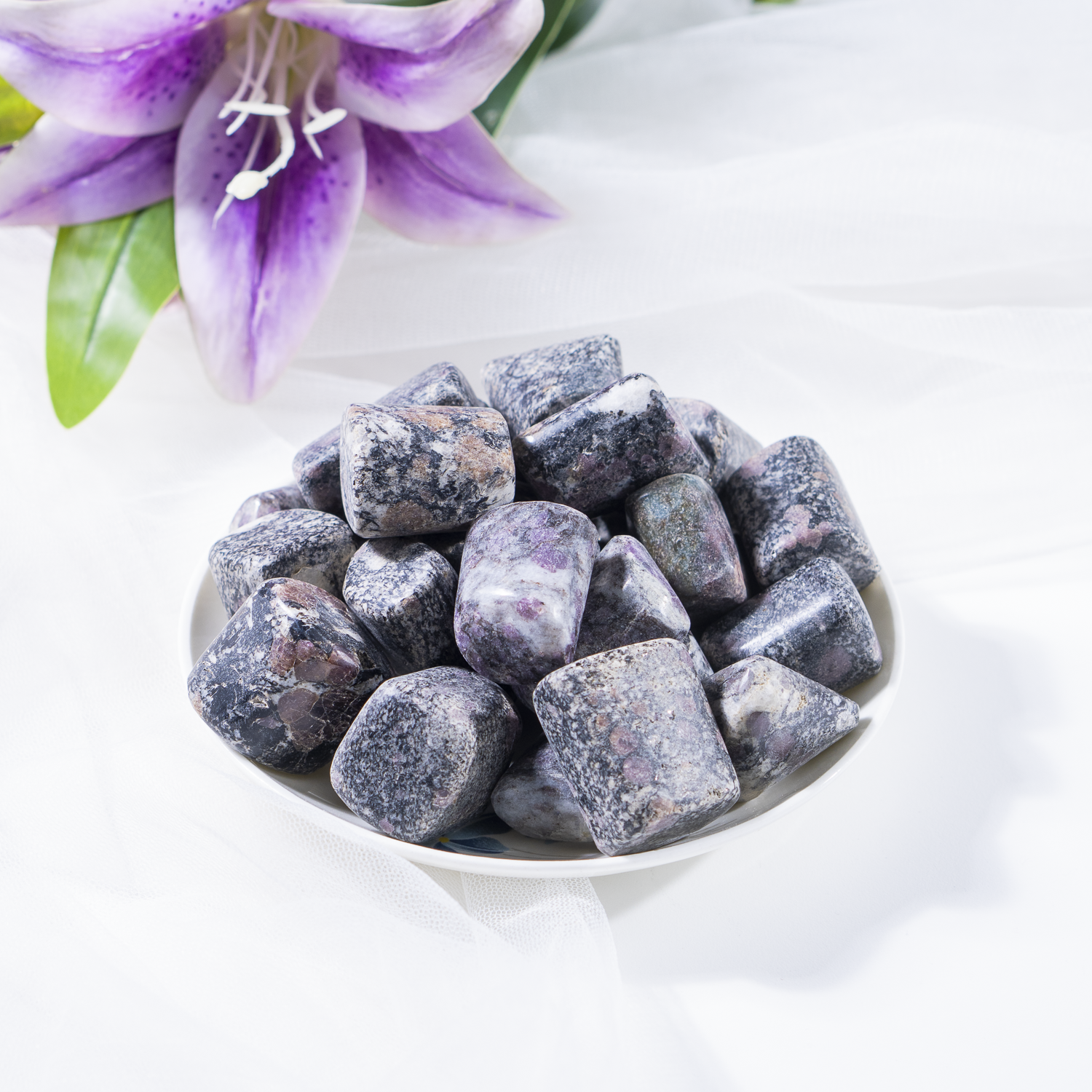 Spinelle Matrix Tumbled Stones
