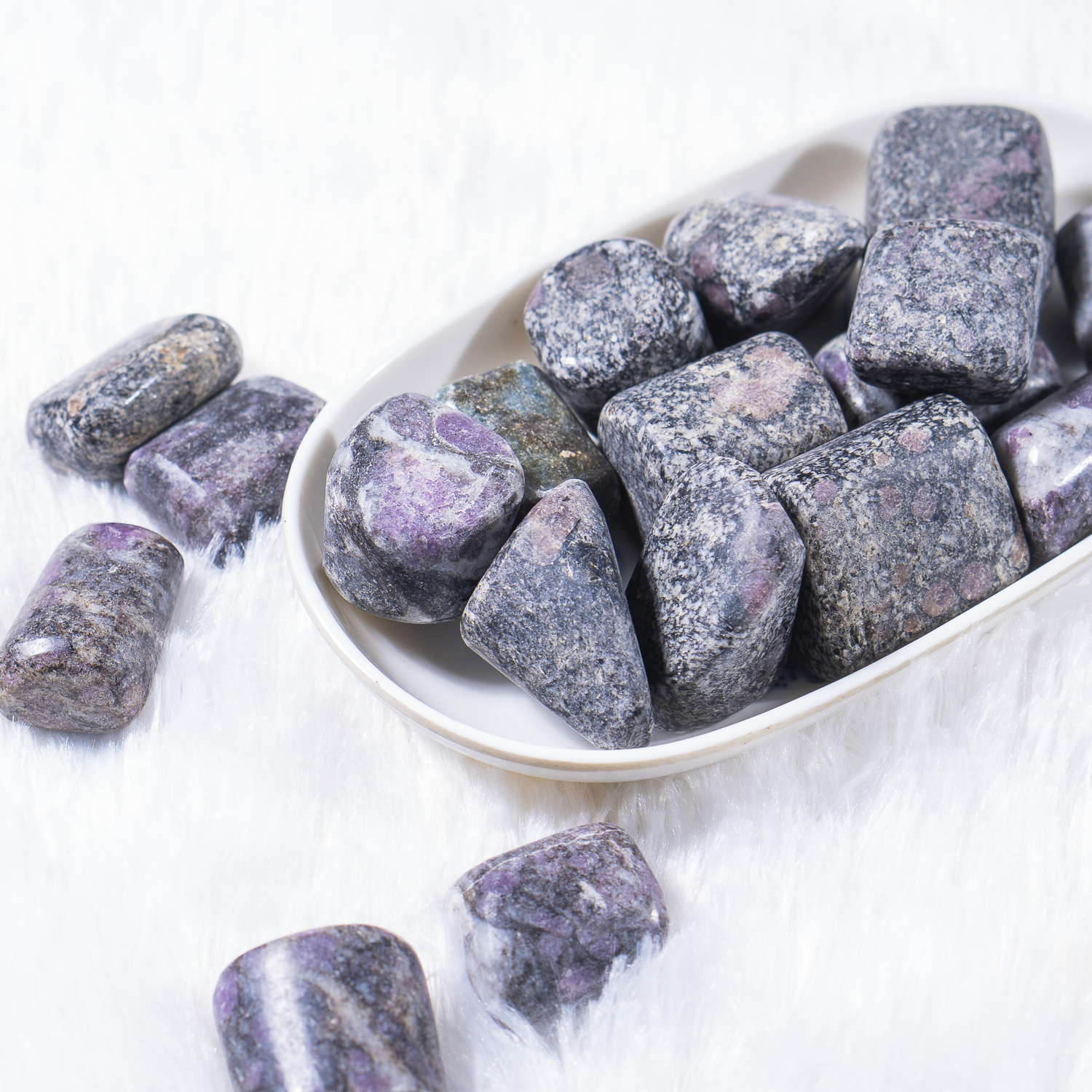 Spinelle Matrix Tumbled Stones